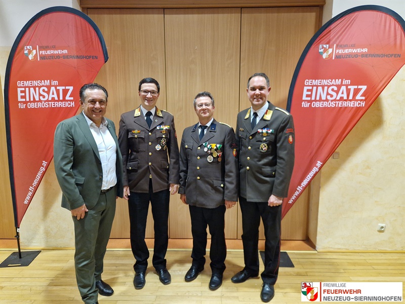 Feuerwehr-Verdienstmedaille des Bezirkes Steyr-Land in Silber für Thomas Hochrathner