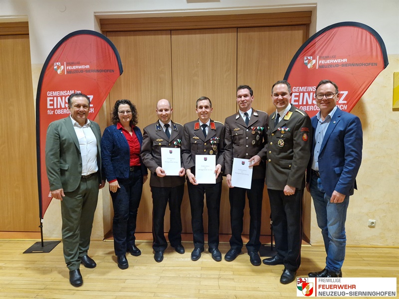 Verdienstkreuz der Marktgemeinde Sierning in Silber für Lukas Infanger, Florian Presenhuber und Stefan Huemer