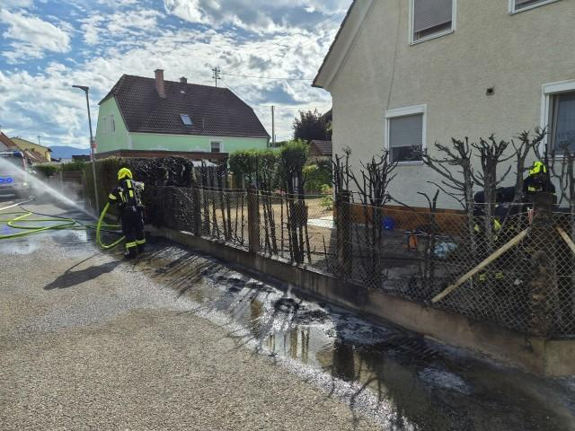 Brandeinsatz - Heckenbrand