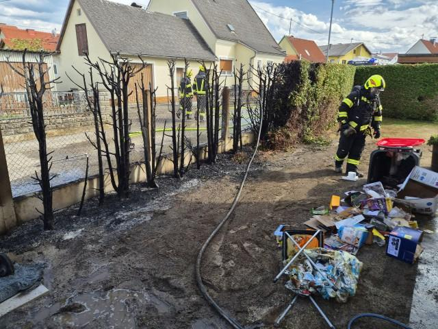 Brandeinsatz - Heckenbrand