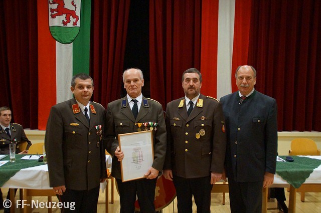 25 Jahre Tätigkeit im Feuerwehrwesen: E-­AW Ernst Hermann